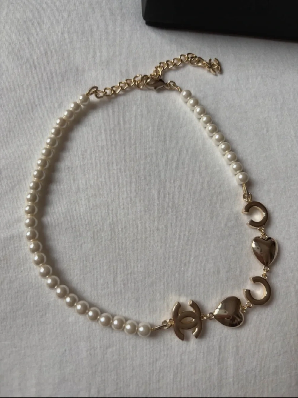 CHANEL Pearl & Gold pleated Chain Necklace with pink heart gems 💗 - new with box
